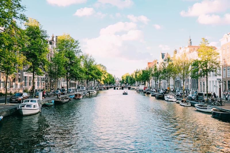 Rij Nederlandse grachtenpanden